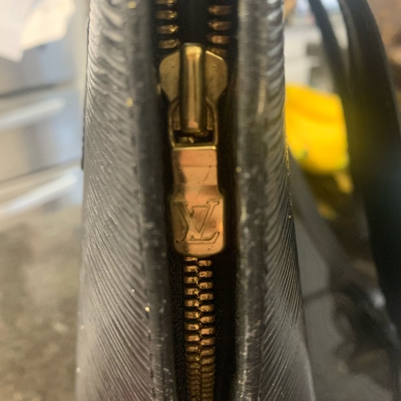 Louis Vuitton Noir Epi Lussac - Picture 7 of 10